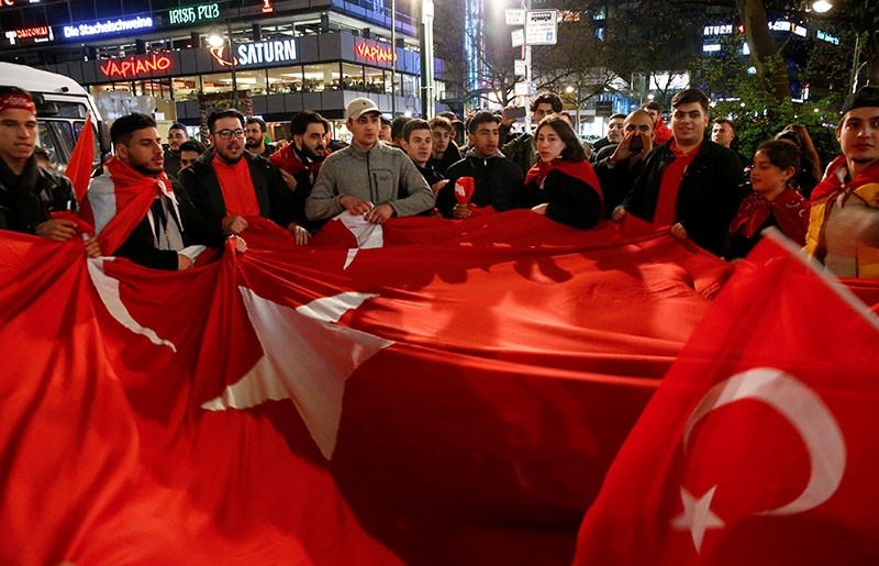 People of the Turkish community living in Germany celebrate on Kurfuerstendamm boulevard after news bulletin on the outcome of Turkey's referendum on the constitution, in Berlin, Germany, April 16, 2017. (Reuters Photo)