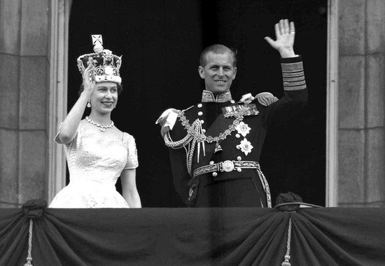 uks queen elizabeth prince philip mark their 70th wedding anniversary 1511171854291