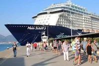 Although the final results have not been revealed, Turkey is estimated to see around 32 million to 33 million tourists in 2017, generating income of $25 billion to $26 billion.