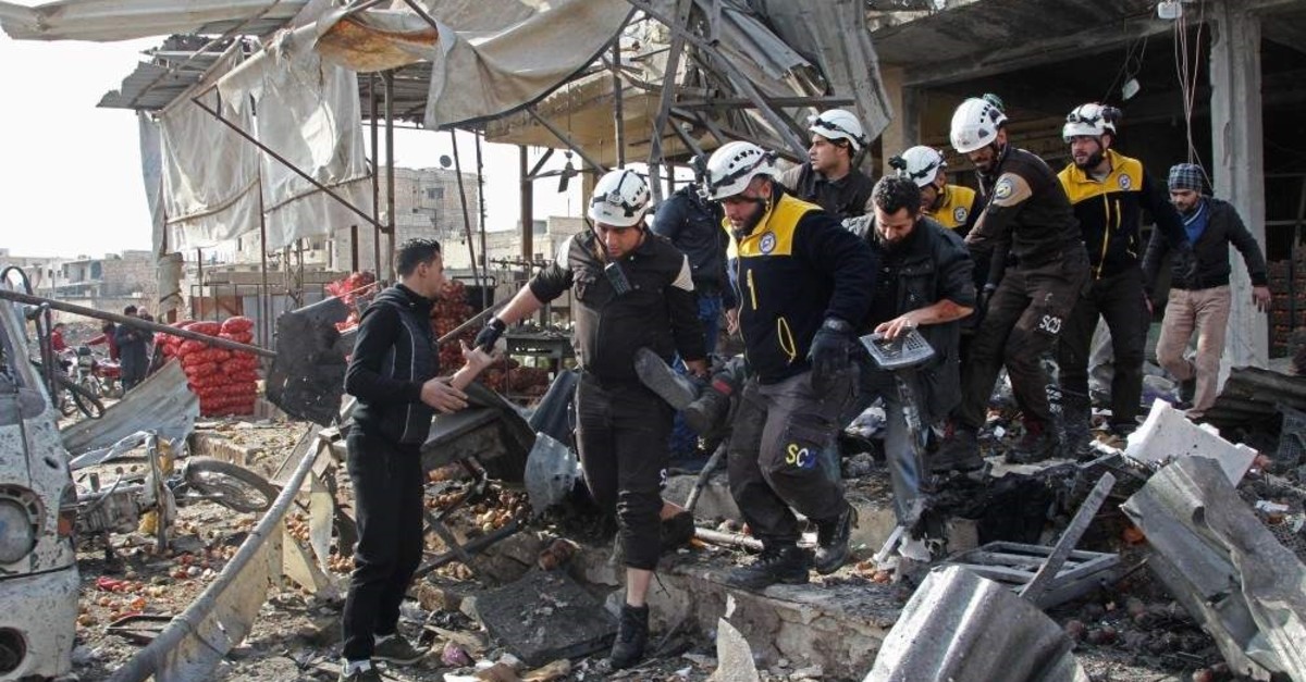 Members of the Syrian Civil Defense (White Helmets) recover a victim following a regime airstrike in a market in Idlib, Dec. 2, 2019. (AFP PHOTO)