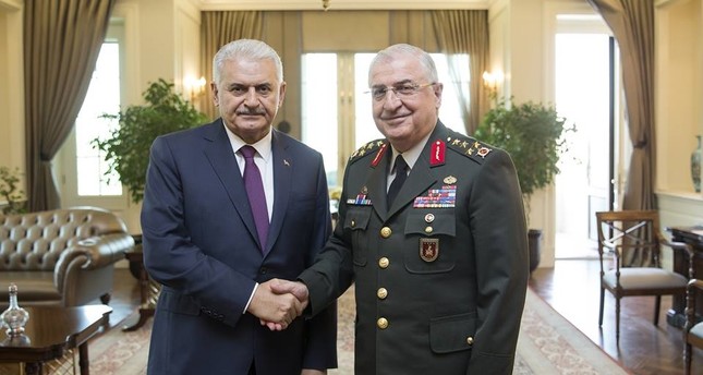 يلدريم يلتقي قادة الجيوش التركية الثلاثة في العاصمة أنقرة