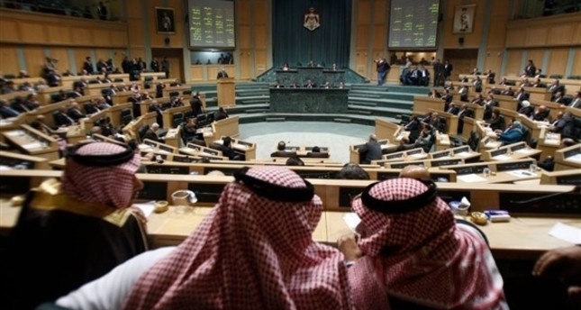 عاهل الأردن يصدر مرسوما بحل مجلس النواب