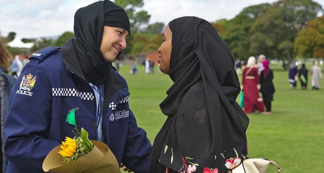 وسط تضامن رسمي وشعبي غير مسبوق.. نيوزيلاندا تبدأ بدفن ضحايا مجزرة المسجدين