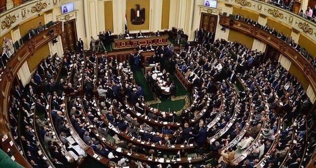 البرلمان المصري يقر نهائيا إمكانية بقاء السيسي بالحكم حتى 2030