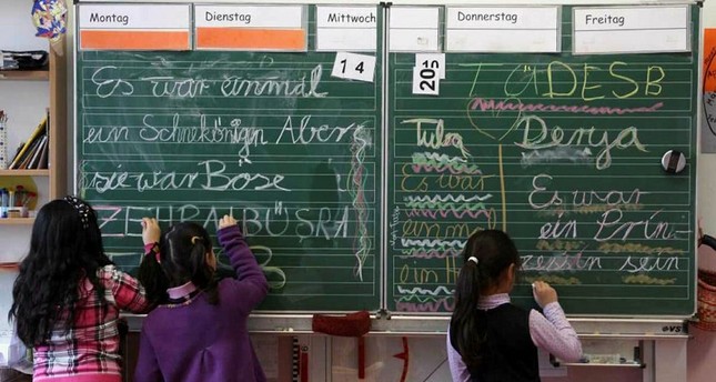 Bildungsministerin Wanka will Zahl von Migranten in Schulklassen reduzieren