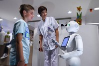 New robot popular with hospitals, conscript Pepper, is more than 140 centimeters tall, more mobile and programmed with a high level of hospitality. It was adapted to specific expectations of healthcare professionals to support the reception teams.