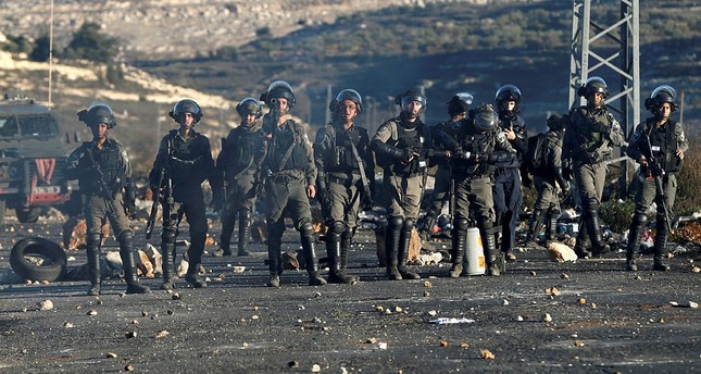 Israeli police officers take a position near the illegal settlement of Beit El, near the West Bank city of Ramallah December 8, 2017. (REUTERS Photo)