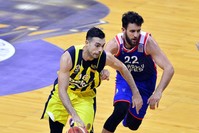 Fenerbahu00e7e's Kostas Sloukas (L) in action with Anadolu Efes Vasilije Micic (R)in a previous game between two teams.