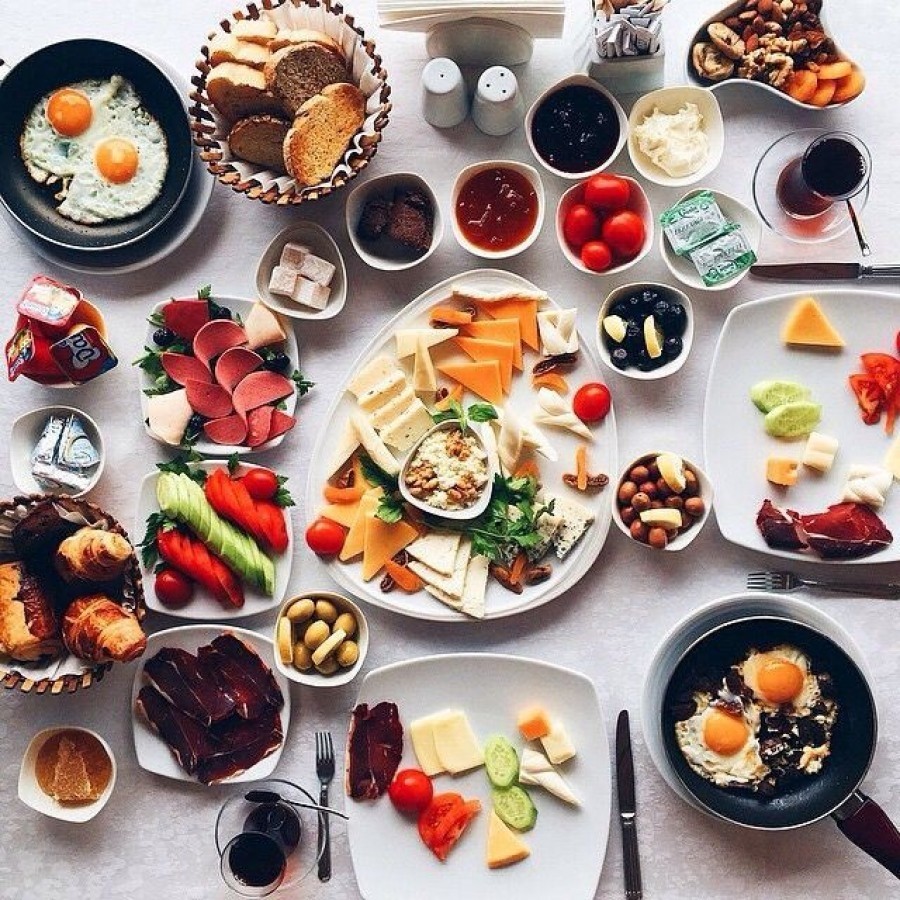 A typical Turkish breakfast includes bread, butter, jam and honey, olives, tomatoes, cucumbers, cheese, yogurt, cold meats, fruit juice, eggs, and tea or coffee. (FILE Photo)