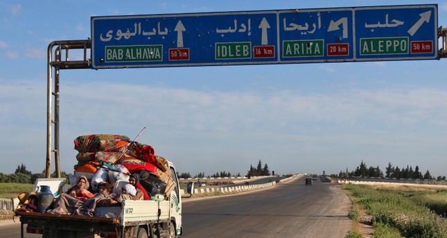 24 شاحنة مساعدات أممية تدخل إدلب عبر تركيا