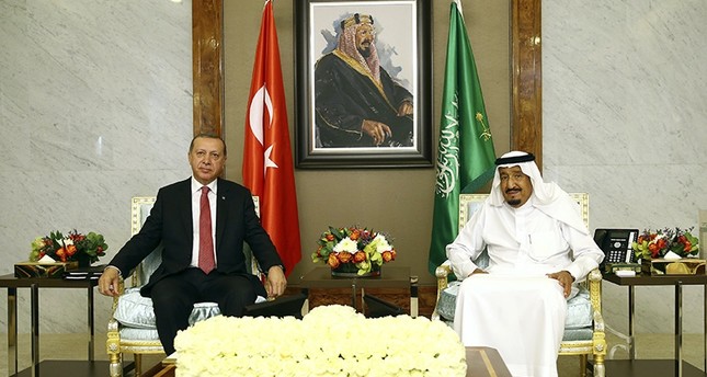 أردوغان يلتقي الملك سلمان في مستهل زيارته للسعودية