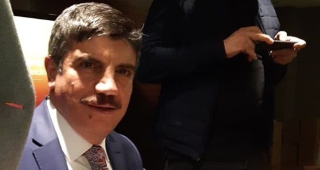مستشار الرئيس أردوغان يوقع 5 كتب من تأليفه وتتناول مواضيع سياسية واجتماعية
