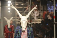 Inspired by Stanley  Kubricku2019s cult movie  u201cA Clockwork Orange,u201d  Ezgi Karayelu2019s collection  u201cOpposition / Savage-Neatu201d won at the 26th Koza Young Fashion Designers Competition.