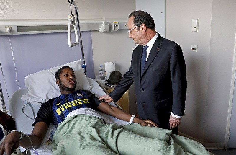 Hollande (R) pays a visit to 'Theo', victim of police assault, at the Robert Ballanger hospital in Aulnay-sous-Bois, suburb of Paris, France on Feb. 7, 2017. (EPA Photo)