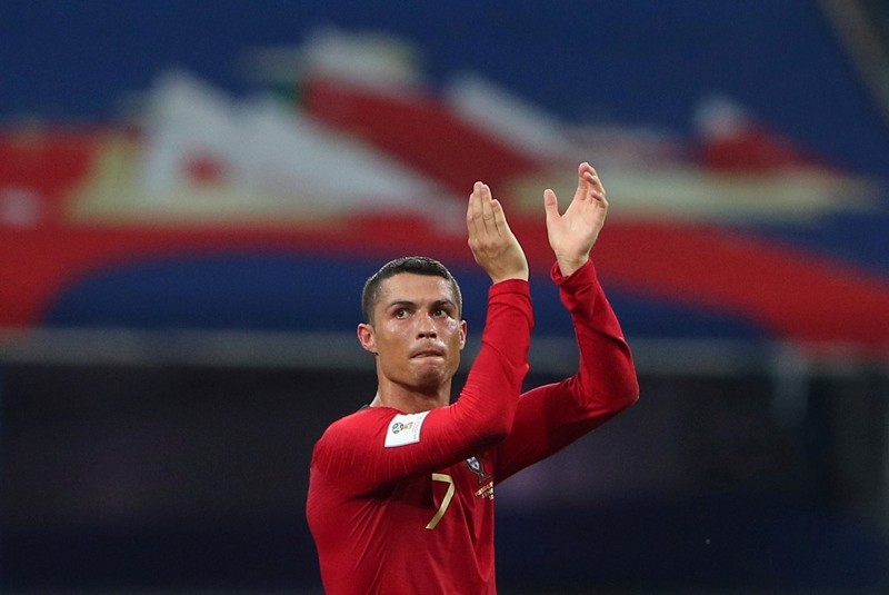 Portugal's Cristiano Ronaldo applauds the fans after the match. (REUTERS Photo)