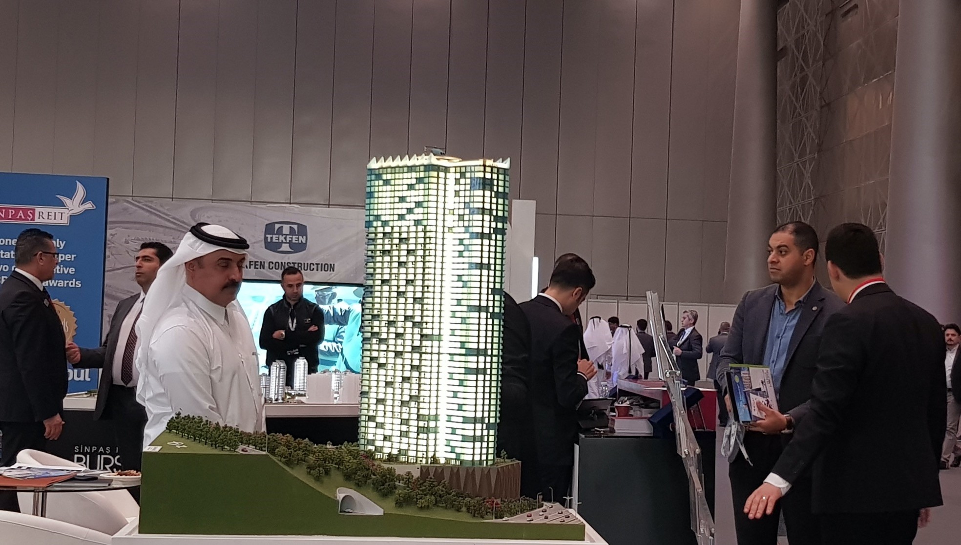 Leading real estate representatives said at the Expo Turkey by Qatar in Doha that pulling the $1 million investment limit down for foreign buyers to acquire citizenship will more and more boost the sales and revive the sector.