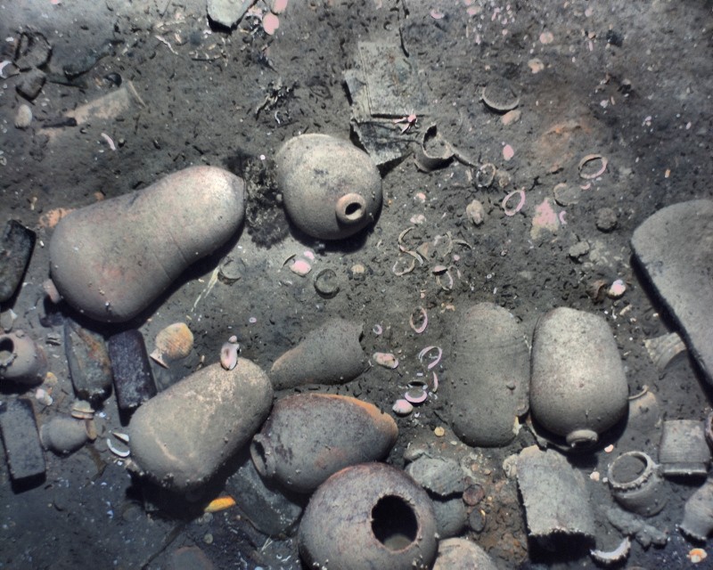 ceramic jars and other items from the 300-year-old shipwreck of the Spanish galleon San Jose on the floor of the Caribbean Sea off the coast of Colombia (AP Photo)