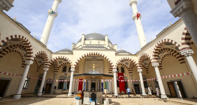 رئيس البرلمان التركي يفتتح مسجد ومجمع عبد الحميد الثاني في جيبوتي