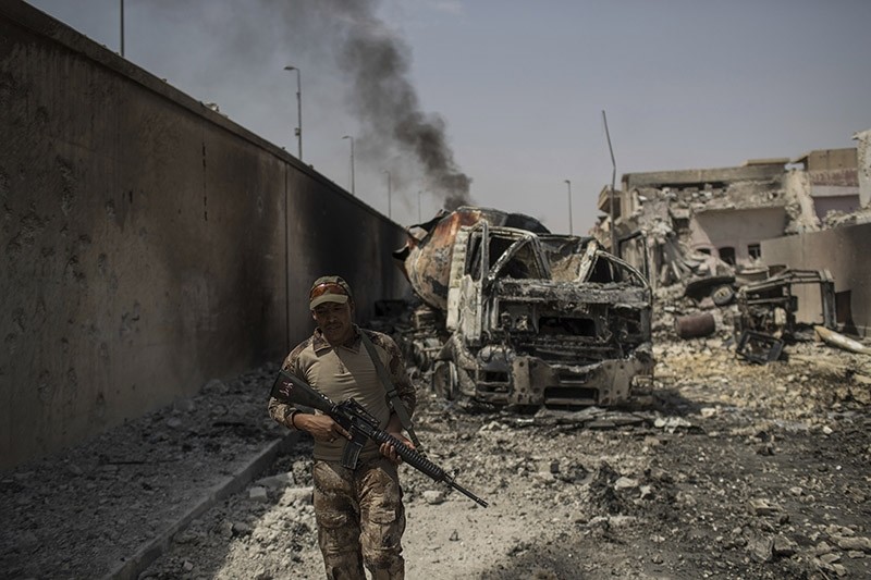 An Iraqi army soldier walks on a damaged street as Iraqi forces continue their advance against Daesh terrorists in the Old City of Mosul, Iraq, Saturday, July 8, 2017. (AP Photo)