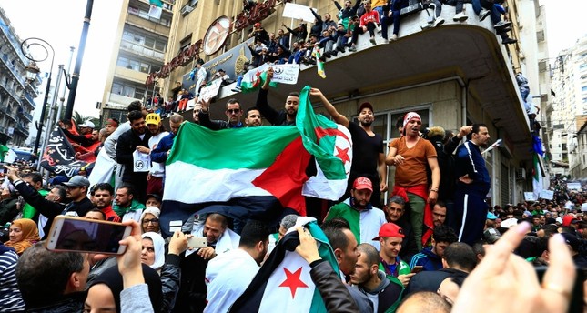 أحزاب المعارضة الجزائرية ترفض تمديد ولاية الرئيس المؤقت