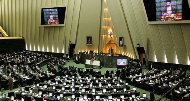 البرلمان الإيراني يقر إجراءات لمكافحة غسل الأموال وتمويل الإرهاب