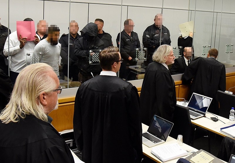 Defendant Ahmad Abdulaziz Abdullah A. (R), also known as Abu Walaa, and co-defendants arrive for the first day of his trail at the higher regional court (Oberlandesgericht, OLG) in Celle, Germany, 25 September 2017. (EPA Photo)