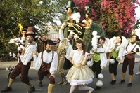 ,Tea Party, will perform various shows while walking around in Palmarina Bodrum featuring ball juggling, unicycles, jugglers and stumpgs.