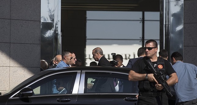 يرافقه وزراء ورئيس الإستخبارات.. أردوغان يتوجه إلى سانت بطرسبرغ الروسية