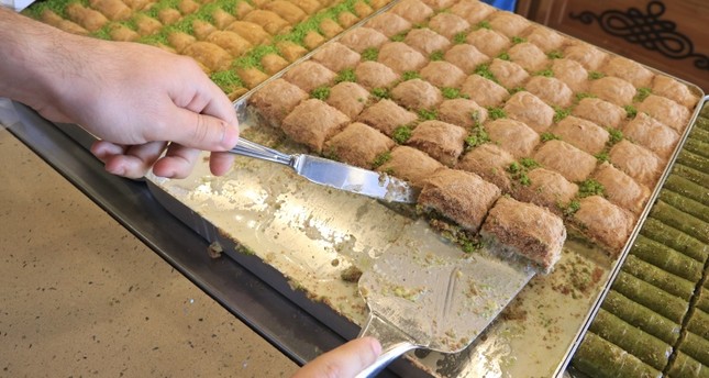 البقلاوة الباردة حلوى رمضان في ديار بكر التركية