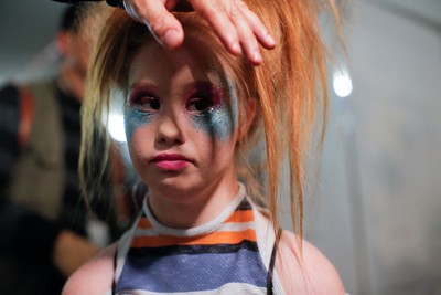 Stuart is getting ready backstage before presenting her creations at NYFW. (REUTERS Photo)