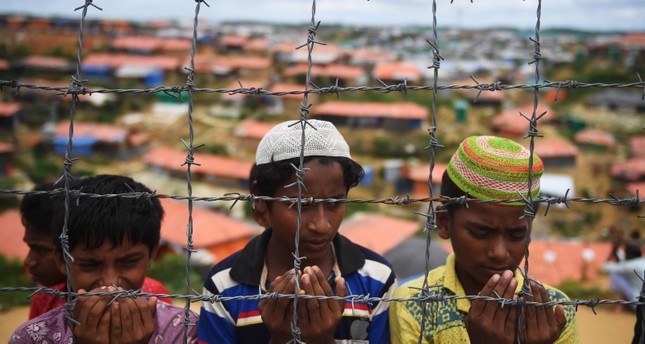 لاجئون روهينغا في مخيمات في بنغلادش الفرنسية