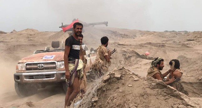 الجيش اليمني يعلن تحرير مواقع عسكرية بتعز ومعركة الحديدة متواصلة