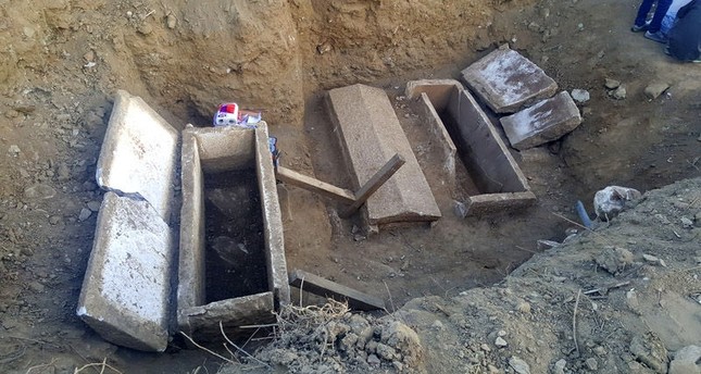 العثور على ثلاثة توابيت أثرية خلال أعمال حفر في تشناق قلعه غربي تركيا