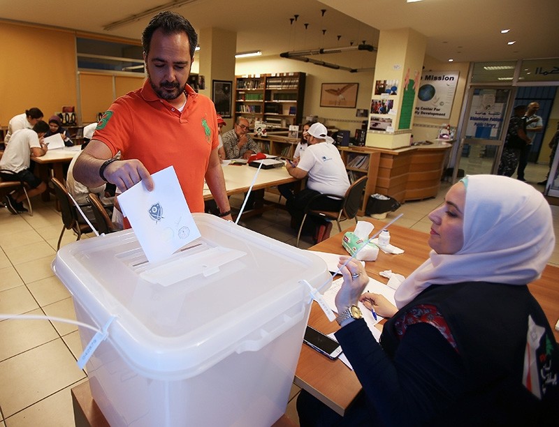 A man casts his vote at a polling station during the parliamentary election, in Sidon, Lebanon May 6, 2018. (Reuters Photo)