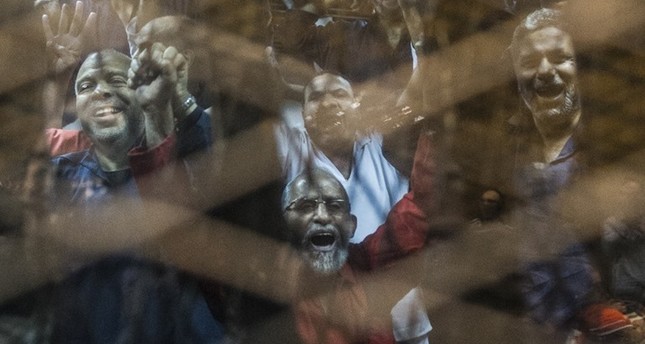 محكمة مصرية تصدر حكما نهائيا بسجن 15 شخصا بينهم مرشد الإخوان