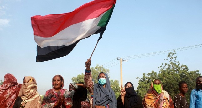 السودانيون في الشوارع رفضاً للانقلاب الفرنسية