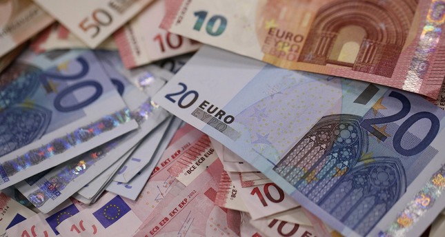 اليورو يتراجع بقوة بعد تصريحات إيطالية حول التخلي عن العملة الأوروبية