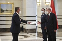 أردوغان يتسلم أوراق اعتماد السفير الأمريكي الجديد لدى أنقرة جيفري فليك الأناضول