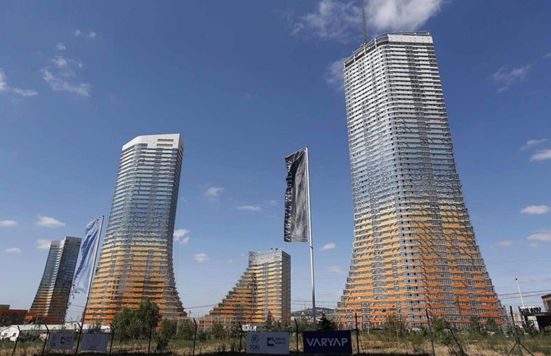 The Varyap Meridian towers is seen in Atau015fehir on the Asian side of Istanbul in this September 4, 2012 file photo. (Reuters Photo)