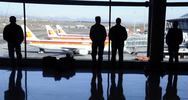 بعد رصد طائرات مسيرة في محيطه.. السلطات الإسبانية تغلق مطار مدريد بشكل مؤقت