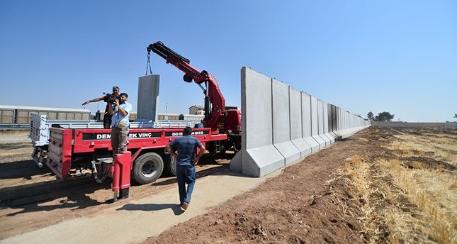 تركيا تستأنف بناء جدار على حدودها مع جرابلس السورية