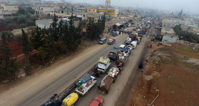 صورة أرشيفية لهروب المدنيين من قصف النظام في شمال سوريا الفرنسية