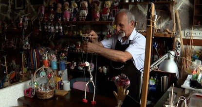 حرفي من تركيا يحفظ تراث الأناضول بألعاب مصنوعة يدوياً
