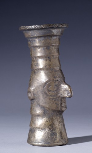Silver beaker from the Chimu civilization (Wikipedia)
