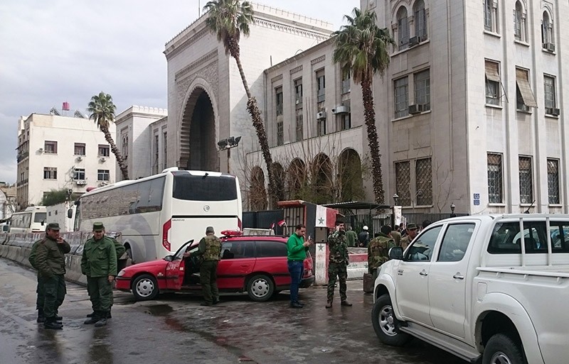 Syrian security forces cordon off the area following a reported suicide bombing at the old palace of justice building in Damascus on March 15, 2017. (AFP Photo)