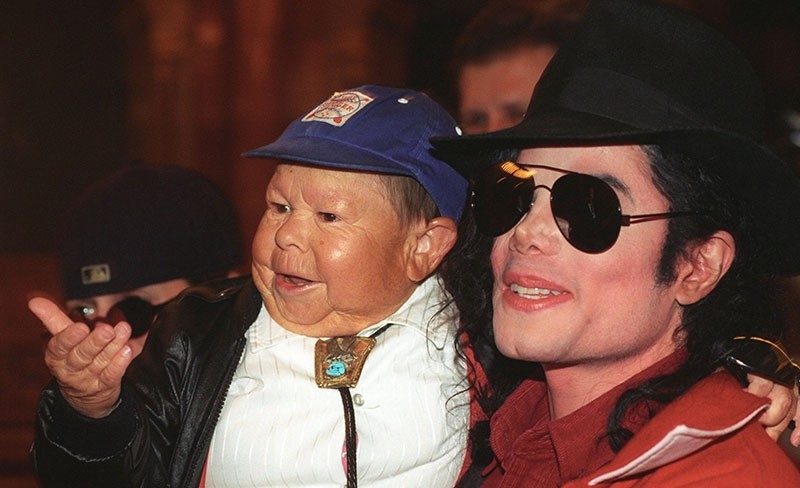 A file picture dated 23 July 1996 shows Hungarian-born US actor and circus acrobat Mihaly Meszaros, aka Michu (L) and US singer Michael Jackson (EPA Photo)