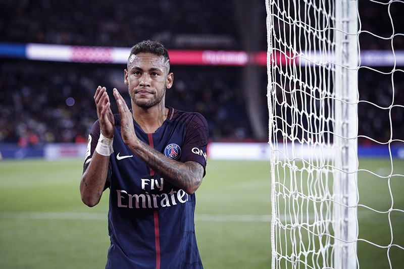 PSG's Neymar applauds with supporters after the French League One soccer match between PSG and Toulouse at the Parc des Princes stadium in Paris, Aug. 20, 2017. (AP Photo)