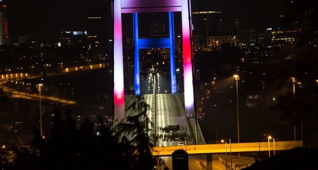 القبض على الضابط المسؤول عن إغلاق جسري اسطنبول في خزانة للملابس