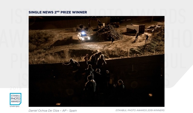 Single News 2nd Prize — Massive Jump of the USA/Mexico Border Fence