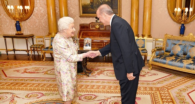 Erdogan Welcomed By Queen Elizabeth Ii To Buckingham Palace